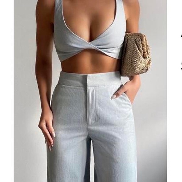 Showpo. Tops - Showpo Kingston Twist Front top cotton light blue size 0